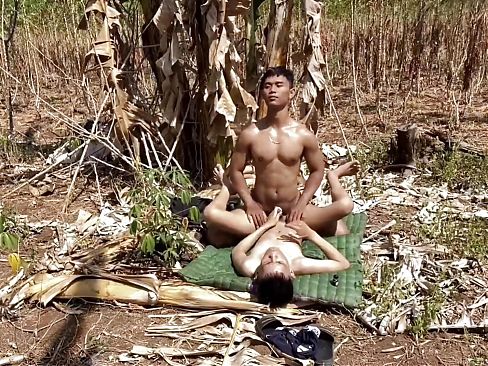 Pinoy Straight boy handsome muscle to the bathroom outdoors to fuck young twinks bareback